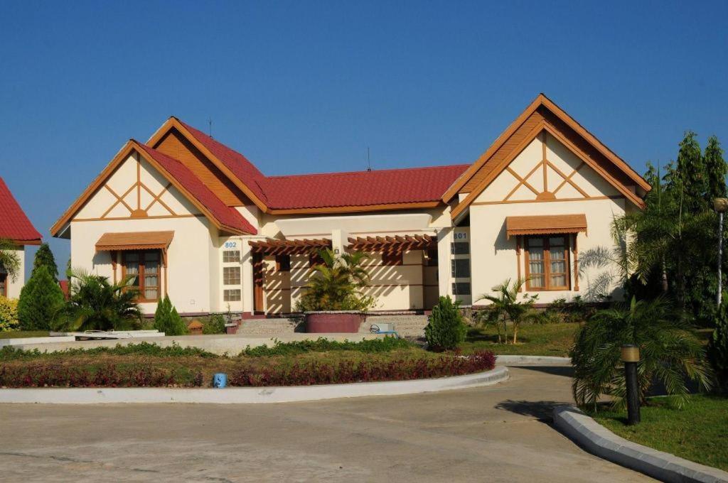 Myat Taw Win Hotel Naypyidaw Zewnętrze zdjęcie