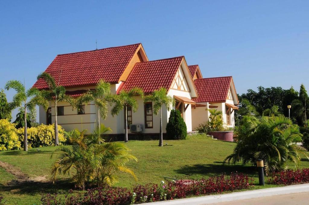 Myat Taw Win Hotel Naypyidaw Zewnętrze zdjęcie