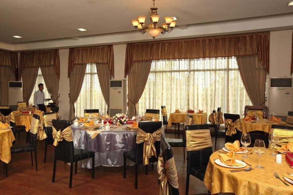 Myat Taw Win Hotel Naypyidaw Zewnętrze zdjęcie