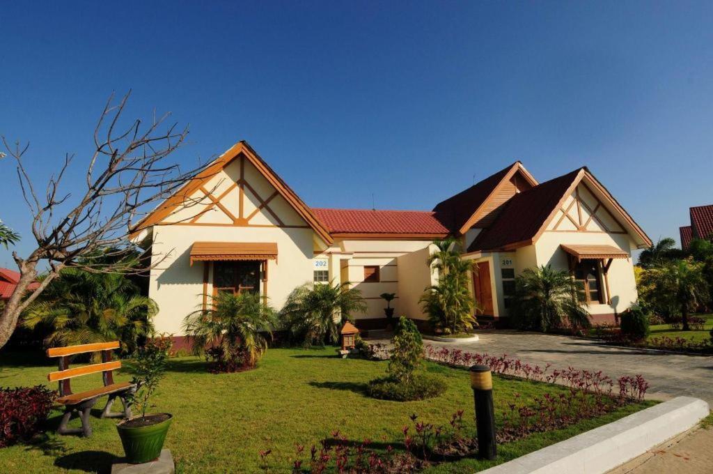 Myat Taw Win Hotel Naypyidaw Zewnętrze zdjęcie