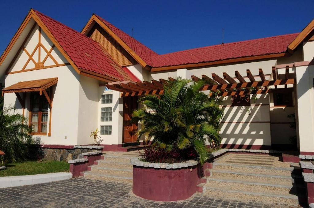 Myat Taw Win Hotel Naypyidaw Zewnętrze zdjęcie